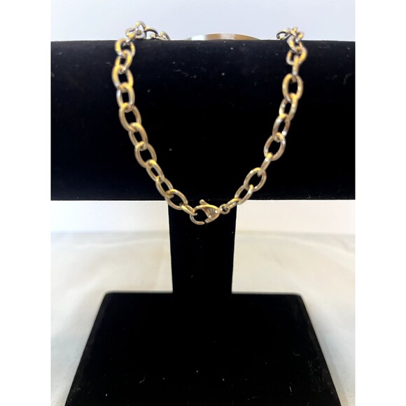 Silver tone link bracelet with 1 ¼” Silver tone Oval with “I can do all things - Picture 2 of 3